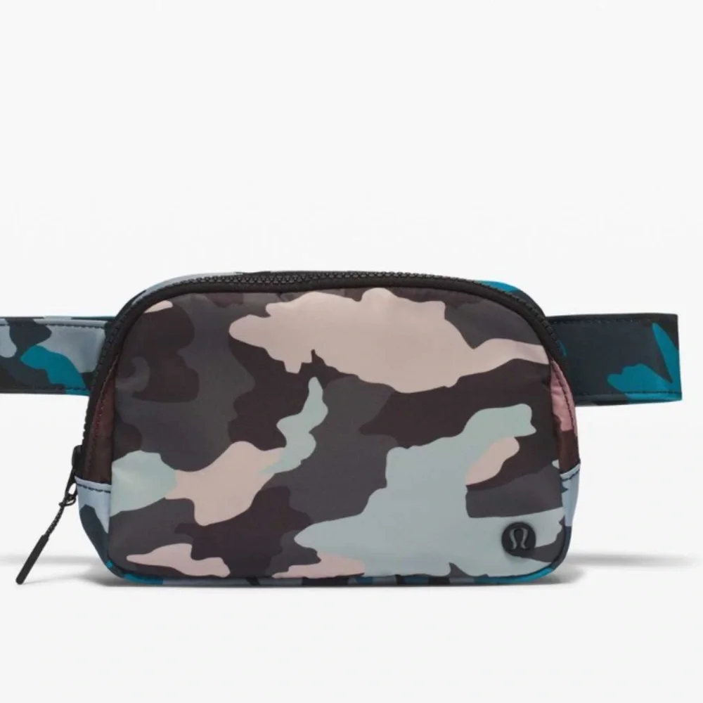 Lululemon Everywhere Belt Bag